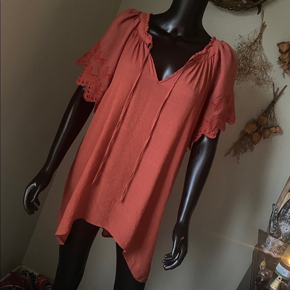 Women's Rust Top with Lace Sleeves